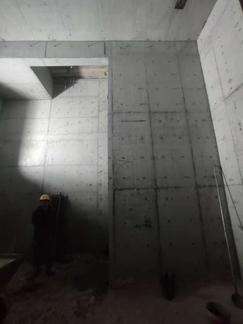 吕梁墙上开槽钢筋断了有影响吗